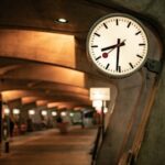【2026年9月施行】残業「45時間超」の一律指導緩和とは？～規制緩和の背景と企業に求められる「自律的労務管理」～